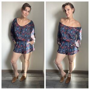 American Eagle Romper Blue Red Floral Medium Viscose Pockets Vacation